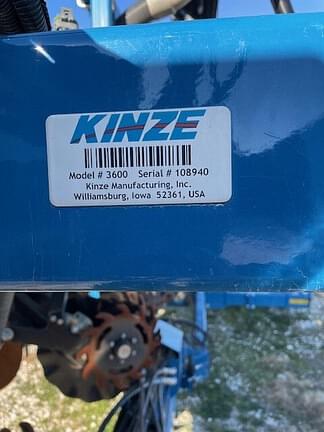 Image of Kinze 3600 equipment image 2