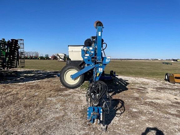 Image of Kinze 3600 equipment image 3