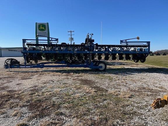 Image of Kinze 3600 equipment image 4