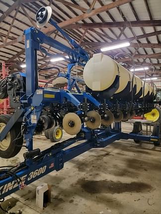 Image of Kinze 3600 equipment image 3