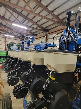 Image of Kinze 3600 equipment image 1