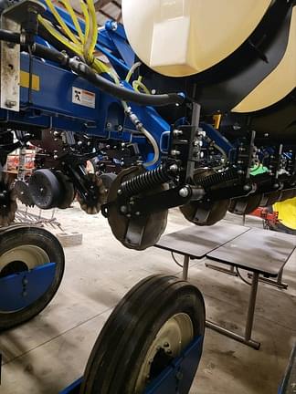 Image of Kinze 3600 equipment image 2