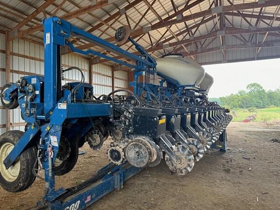 Image of Kinze 3600 equipment image 1