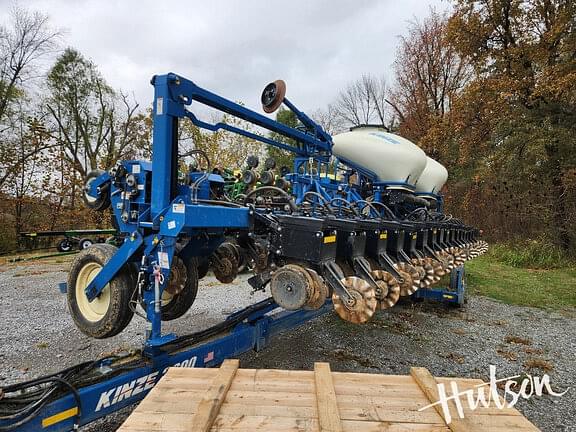 Image of Kinze 3600 equipment image 1