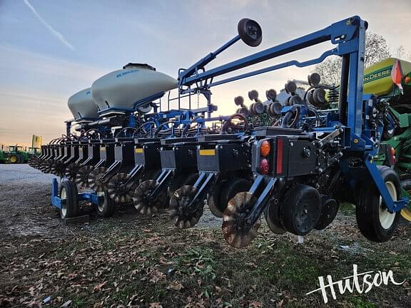 Image of Kinze 3600 equipment image 3