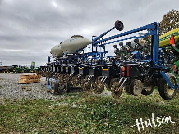 Image of Kinze 3600 equipment image 3