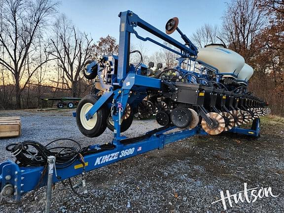 Image of Kinze 3600 equipment image 1