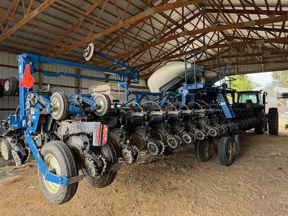 Image of Kinze 3600 equipment image 2