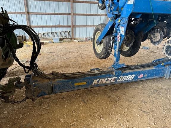 Image of Kinze 3600 equipment image 4