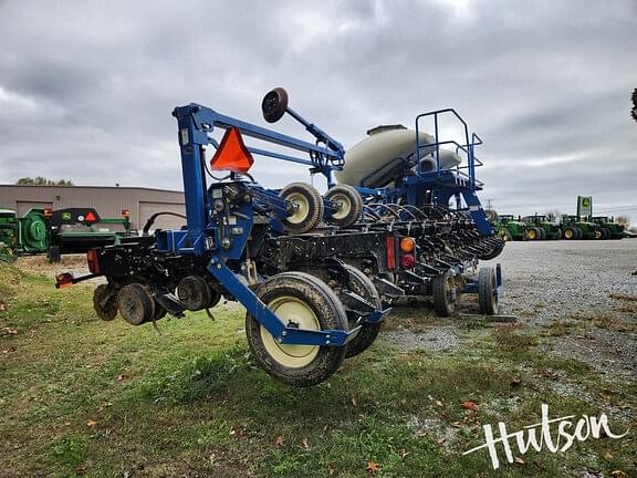 Image of Kinze 3600 equipment image 2