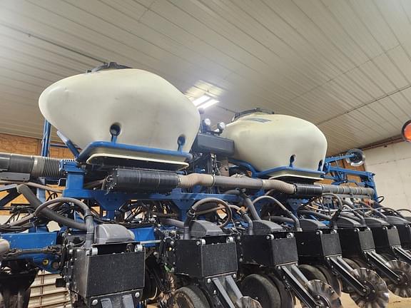 Image of Kinze 3600ASD equipment image 2