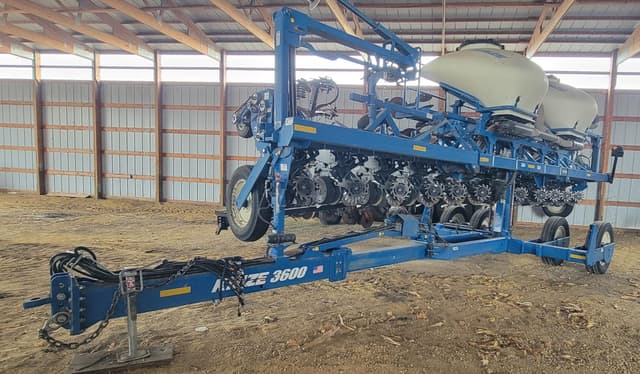 Image of Kinze 3600ASD equipment image 3