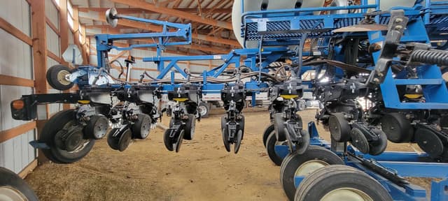 Image of Kinze 3600ASD equipment image 2