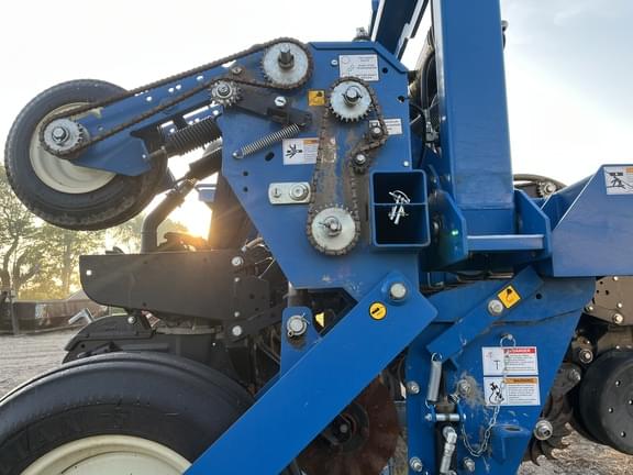 Image of Kinze 3600ASD equipment image 3