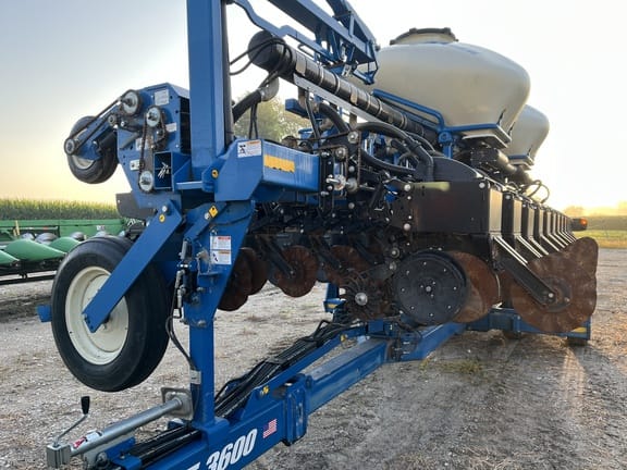 2018 Kinze 3600ASD Equipment Image0