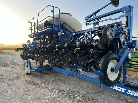 Image of Kinze 3600ASD equipment image 1
