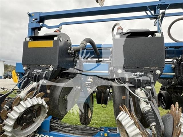 Image of Kinze 3660 equipment image 4