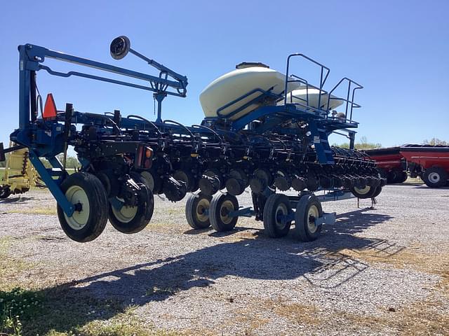 Image of Kinze 3660 equipment image 2