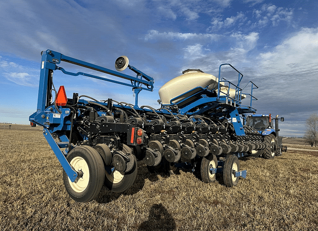 Image of Kinze 3660 equipment image 3