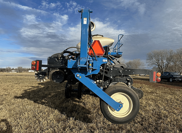 Image of Kinze 3660 equipment image 4