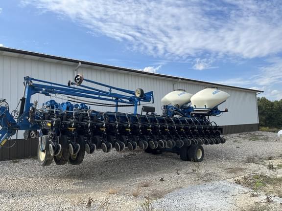 Image of Kinze 3700 equipment image 4