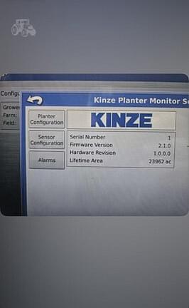 Image of Kinze 3700 equipment image 3