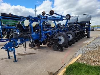 2018 Kinze 4900 Equipment Image0