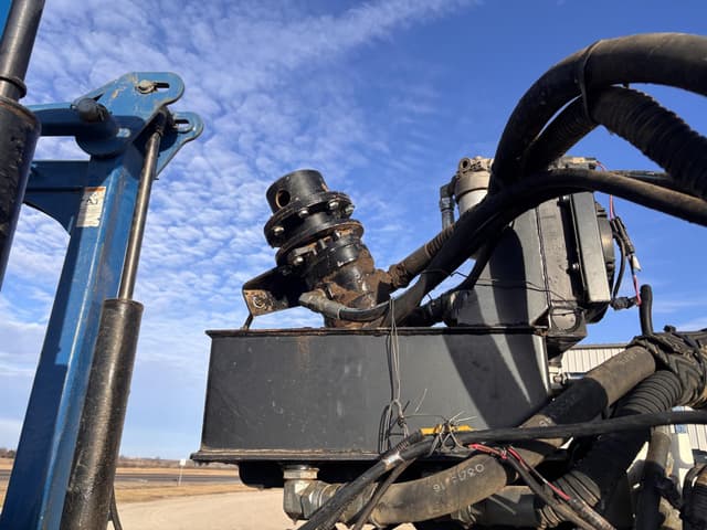 Image of Kinze 4900 equipment image 3