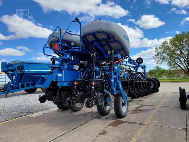 Image of Kinze 4900 equipment image 3