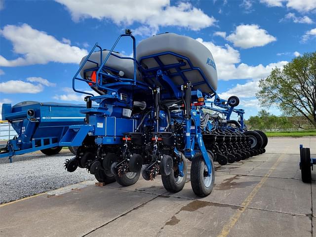 Image of Kinze 4900 equipment image 3