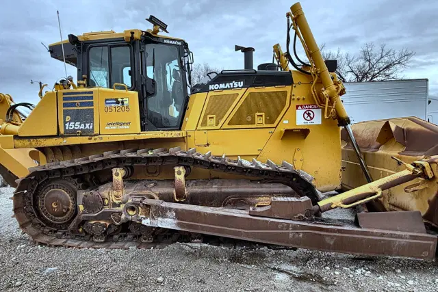Image of Komatsu D155AXI equipment image 4
