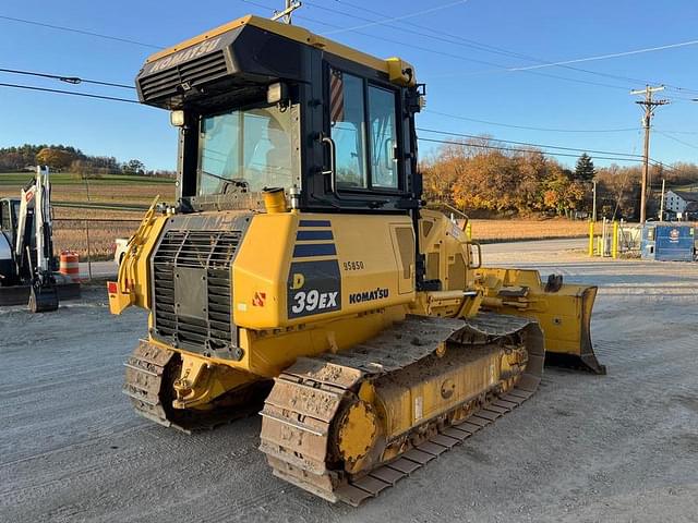 Image of Komatsu D39EX-24 equipment image 4