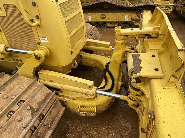 Image of Komatsu D39PX-24 equipment image 4