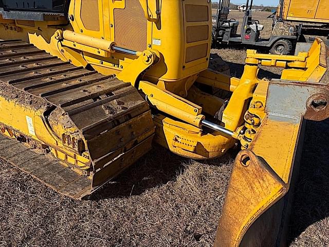 Image of Komatsu D39PX-24 equipment image 2