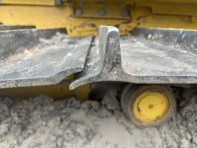 Image of Komatsu D51PX-24 equipment image 1