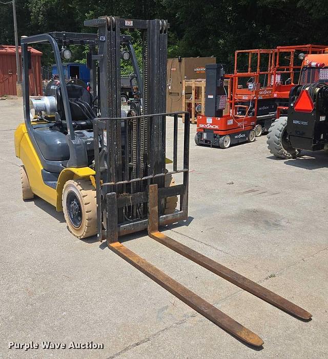 Image of Komatsu FG25T-16 equipment image 2