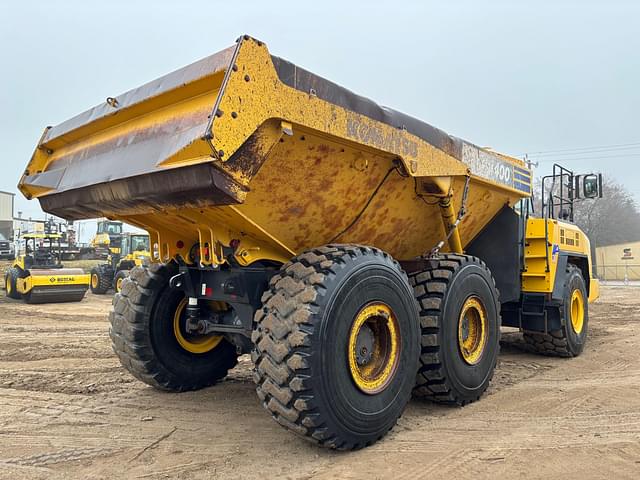 Image of Komatsu HM400-5 equipment image 4