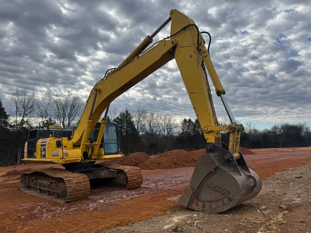 Image of Komatsu PC490LC-11 equipment image 2