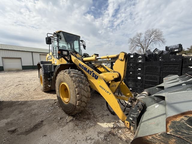 Image of Komatsu WA270-8 equipment image 2