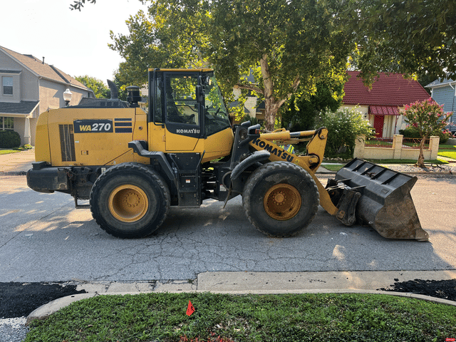 Image of Komatsu WA270 equipment image 2