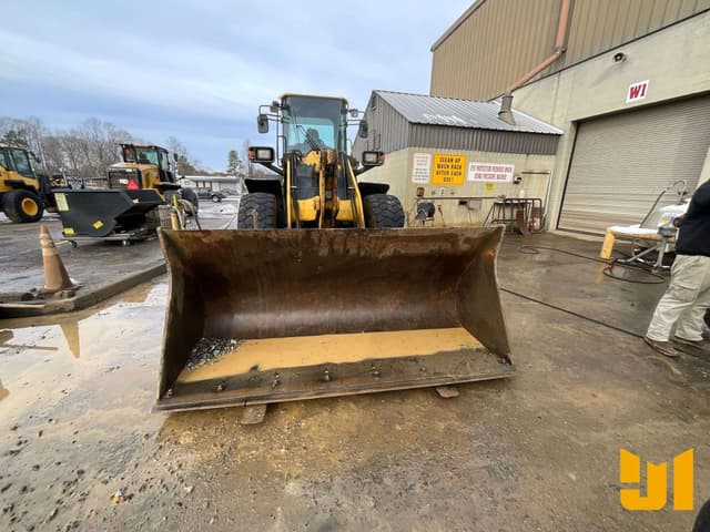 Image of Komatsu WA270 equipment image 1