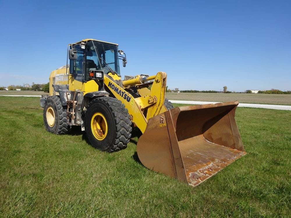 Main image Komatsu WA270