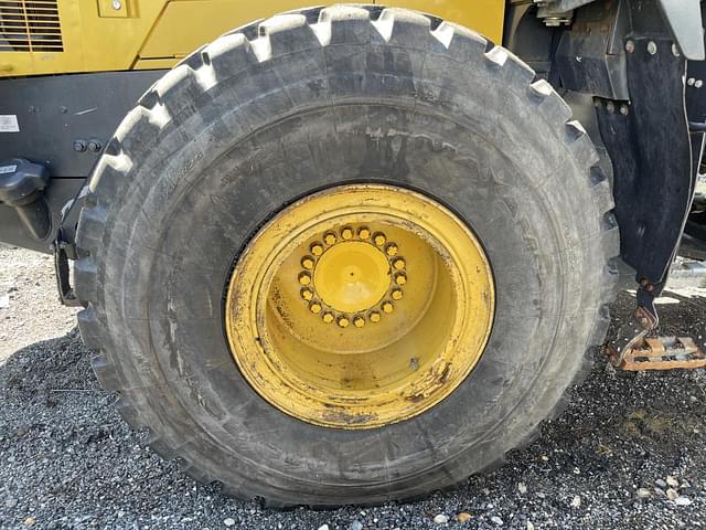 Image of Komatsu WA380-7 equipment image 4