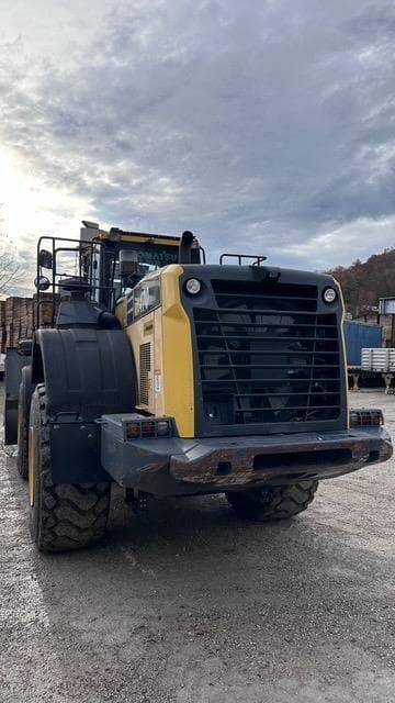 Image of Komatsu WA470-8 equipment image 2