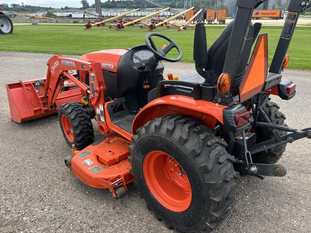 Image of Kubota B2601 equipment image 3