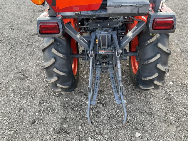 Image of Kubota B2601HSD equipment image 4