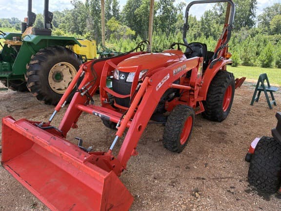 Image of Kubota L3301D Image 0