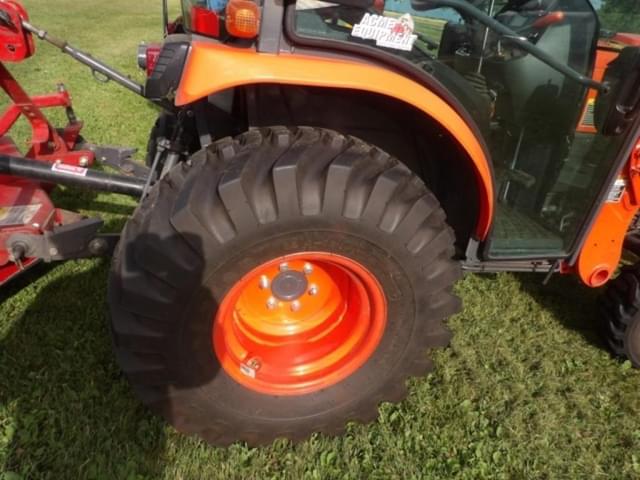 Image of Kubota B3350 equipment image 3
