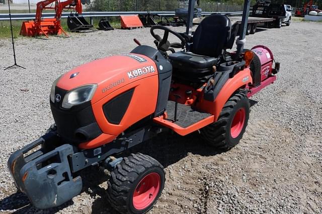 Image of Kubota BX2680 equipment image 3