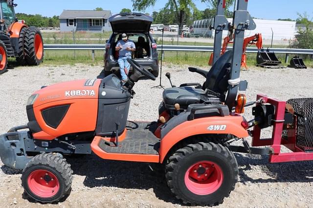 Image of Kubota BX2680 equipment image 4